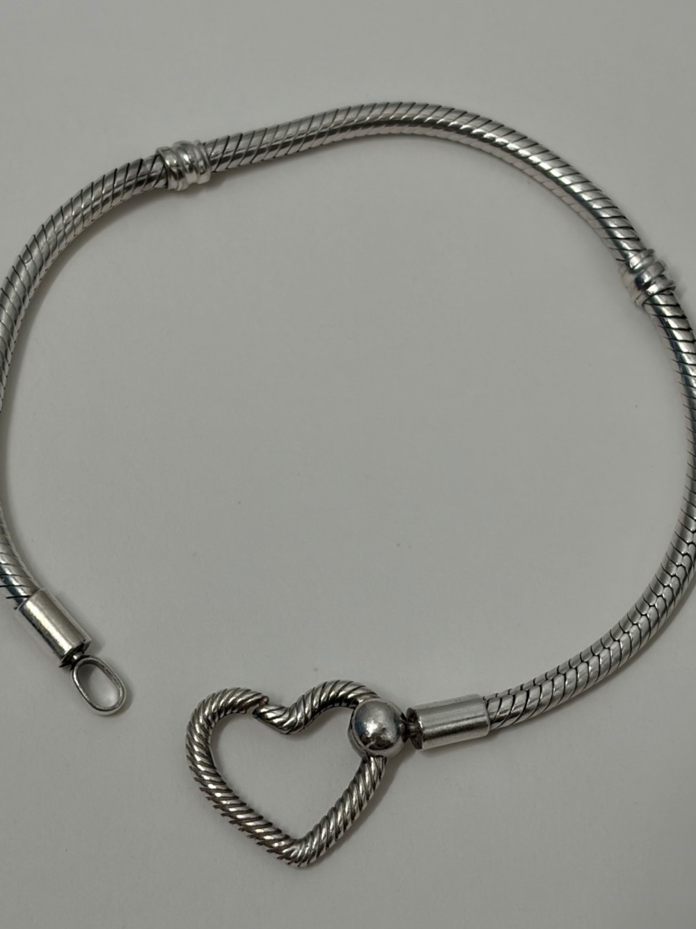 Pandora moments heart closure snake chain bracelet